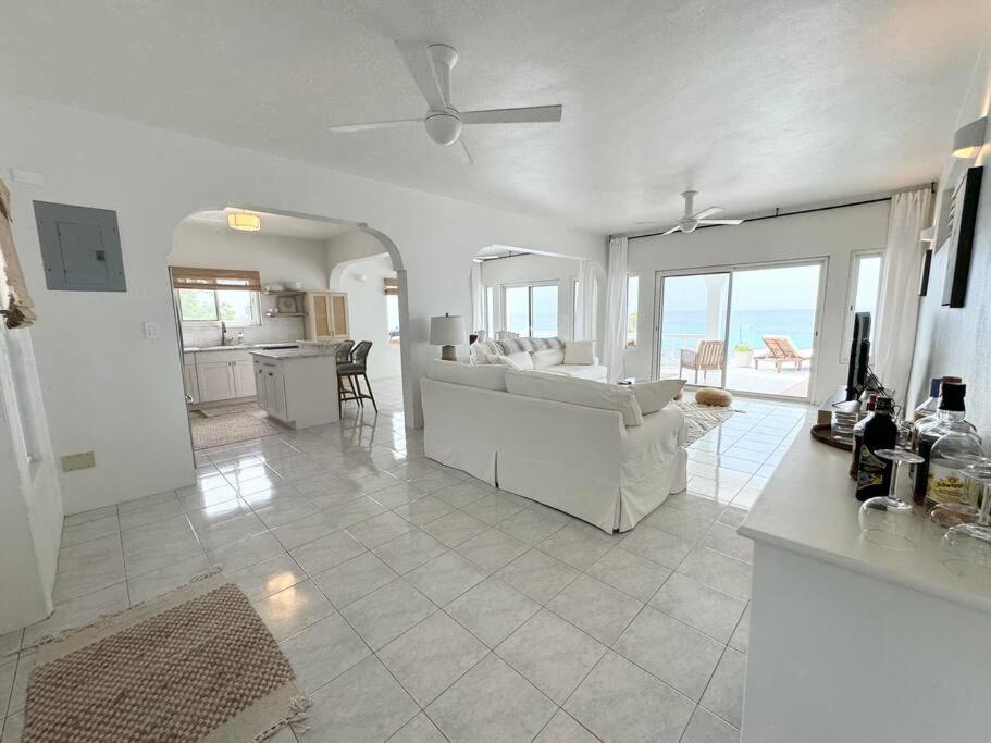 Beautiful Resort-Style Home !!!