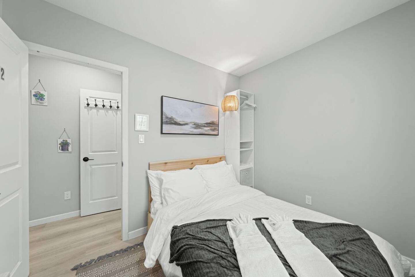 Private Cozy Room with Free Parking