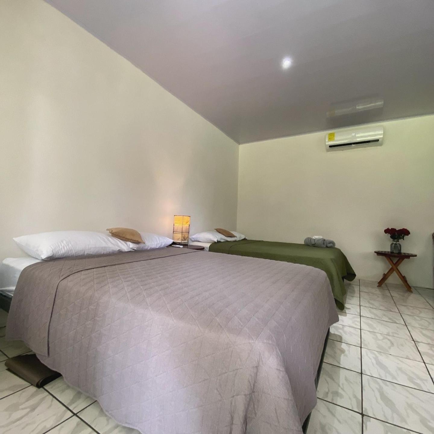 Villa Granja Agua Azul-wi-fi-AC-6 Personas-parqueo