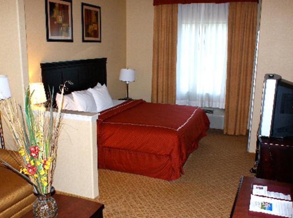 Longview Vacations - Holiday Inn Express Suites Longview South I-20, an IHG Hotel - Property Image 24