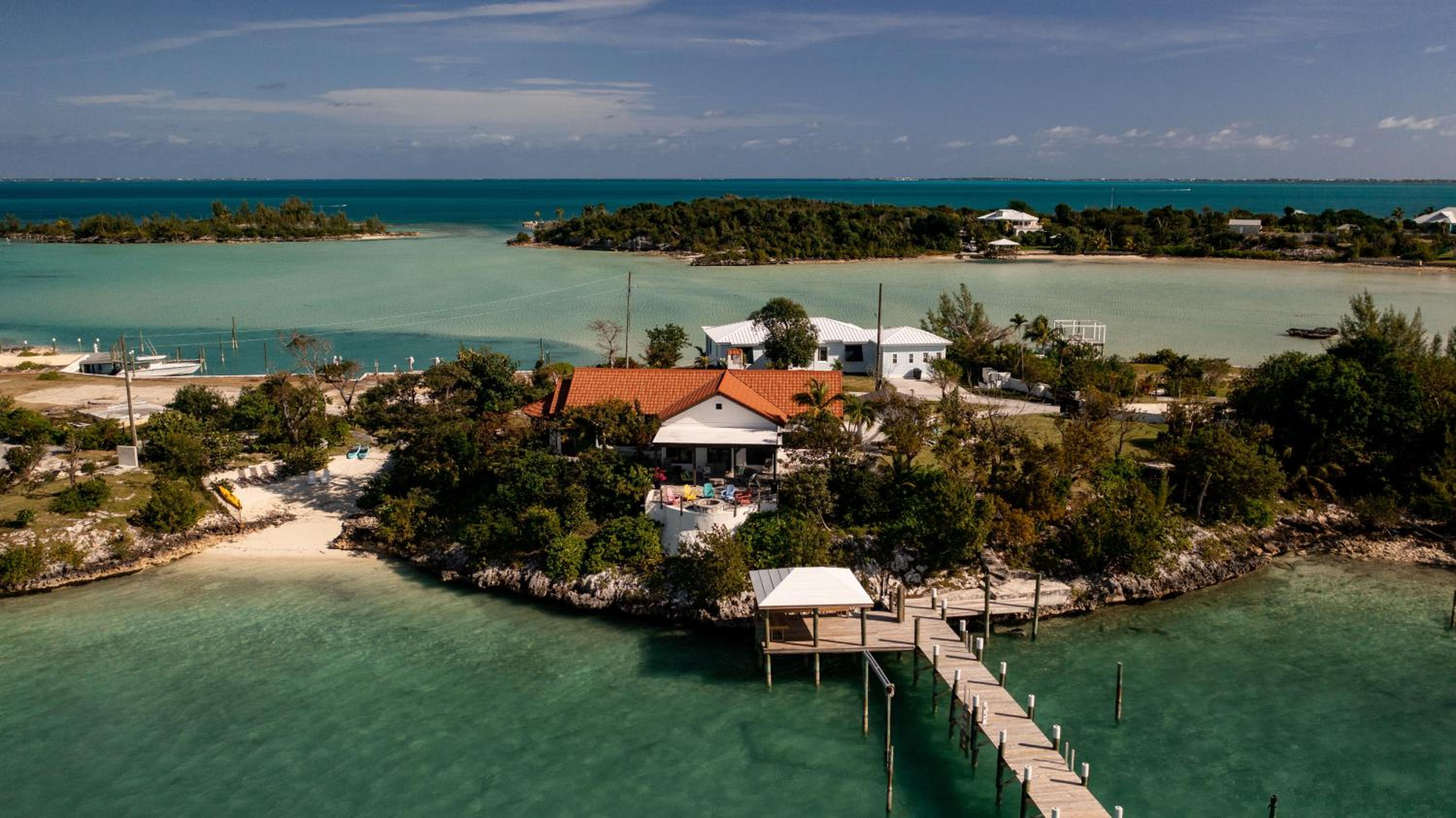 Harbour Beach Villa - large dock & great views!