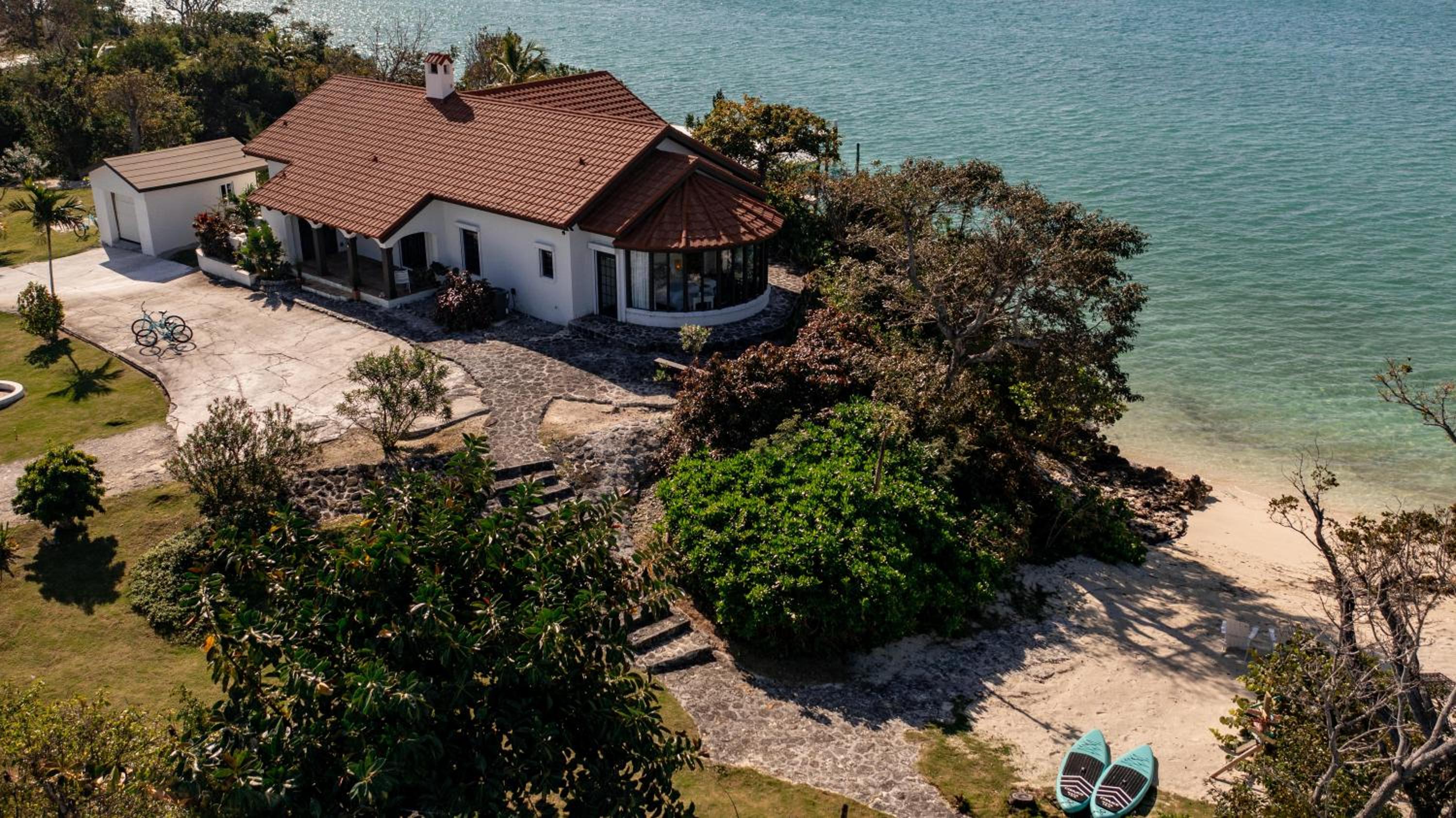 Harbour Beach Villa - large dock & great views!