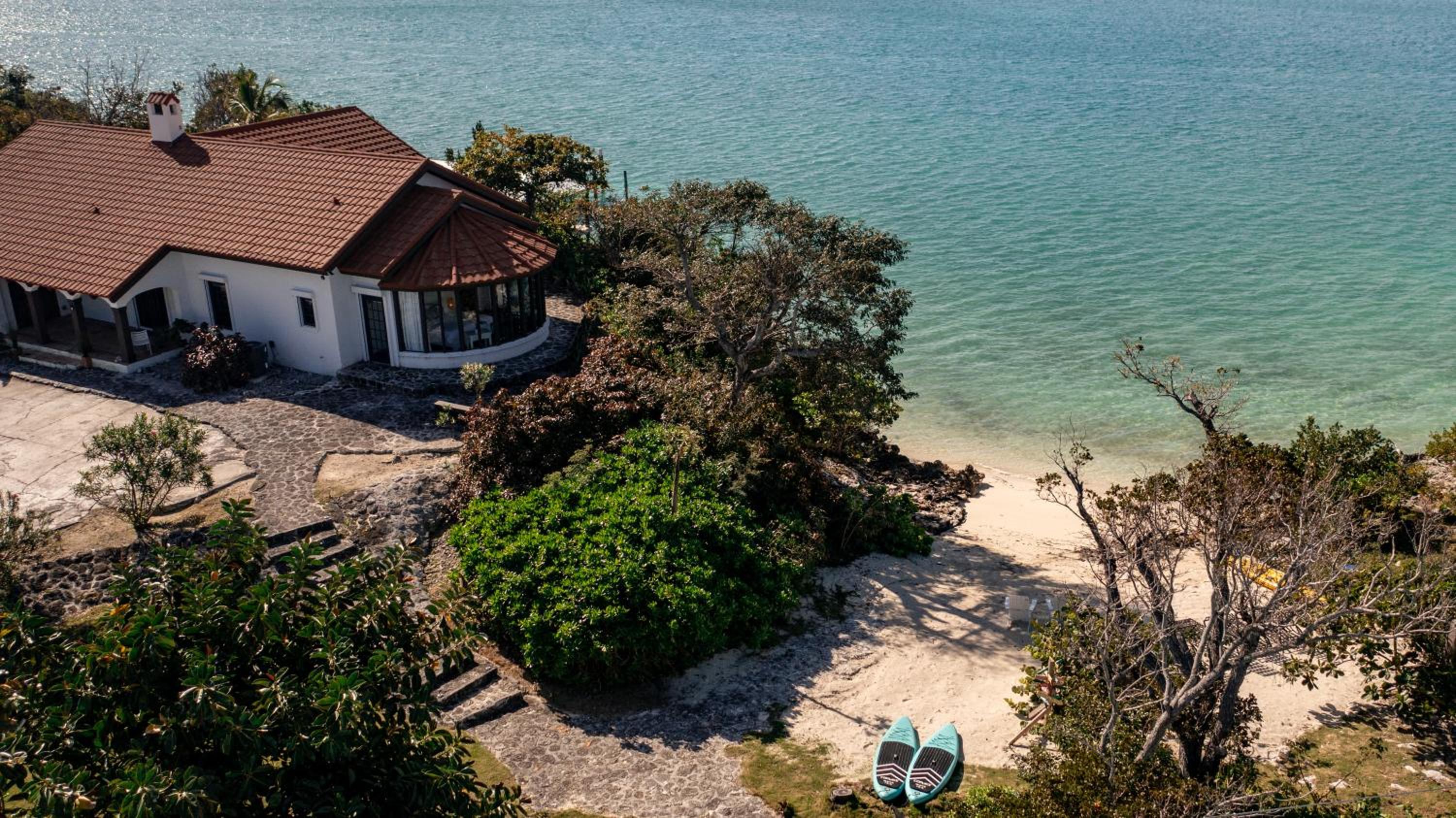 Harbour Beach Villa - large dock & great views!