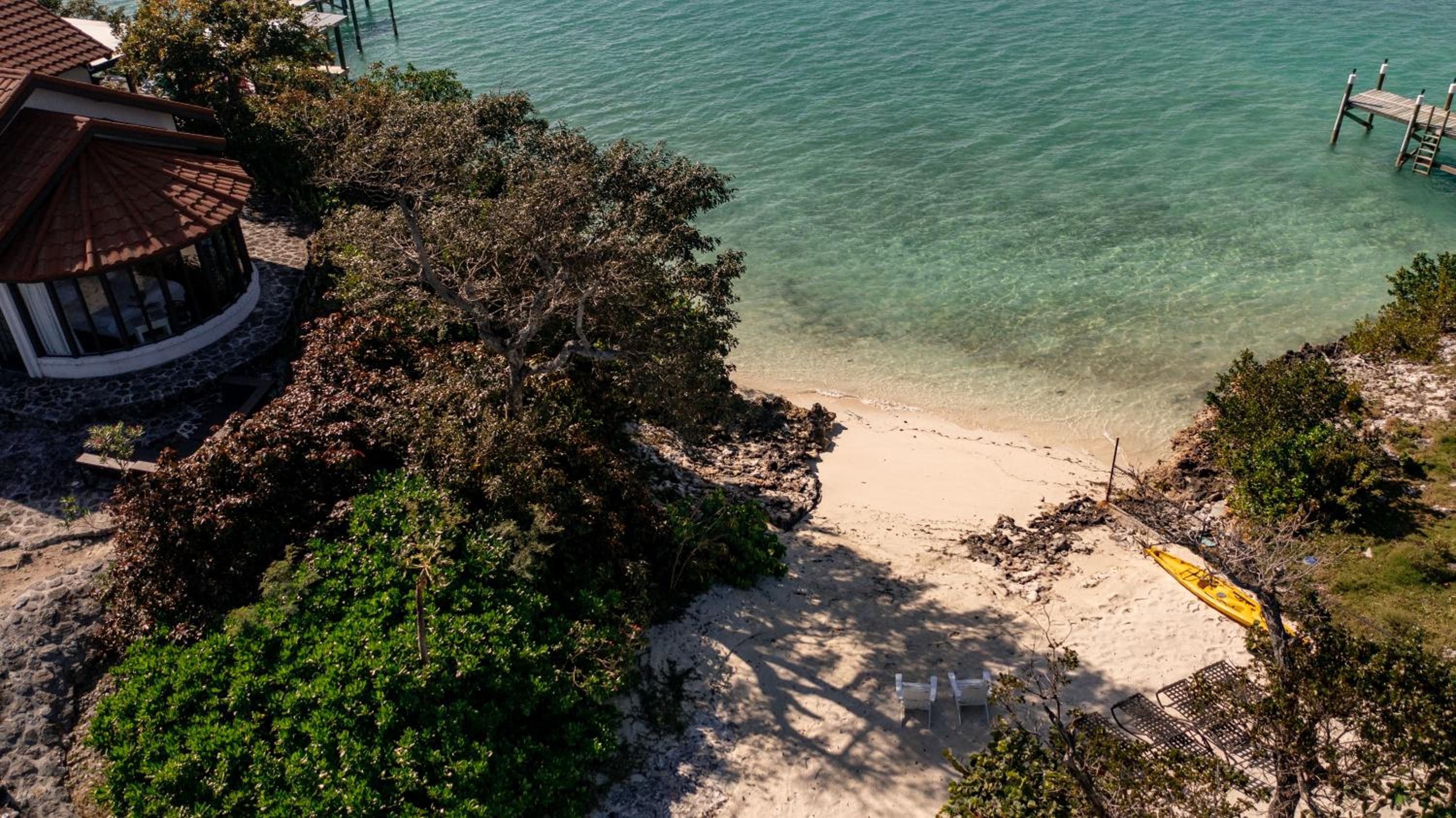 Harbour Beach Villa - large dock & great views!