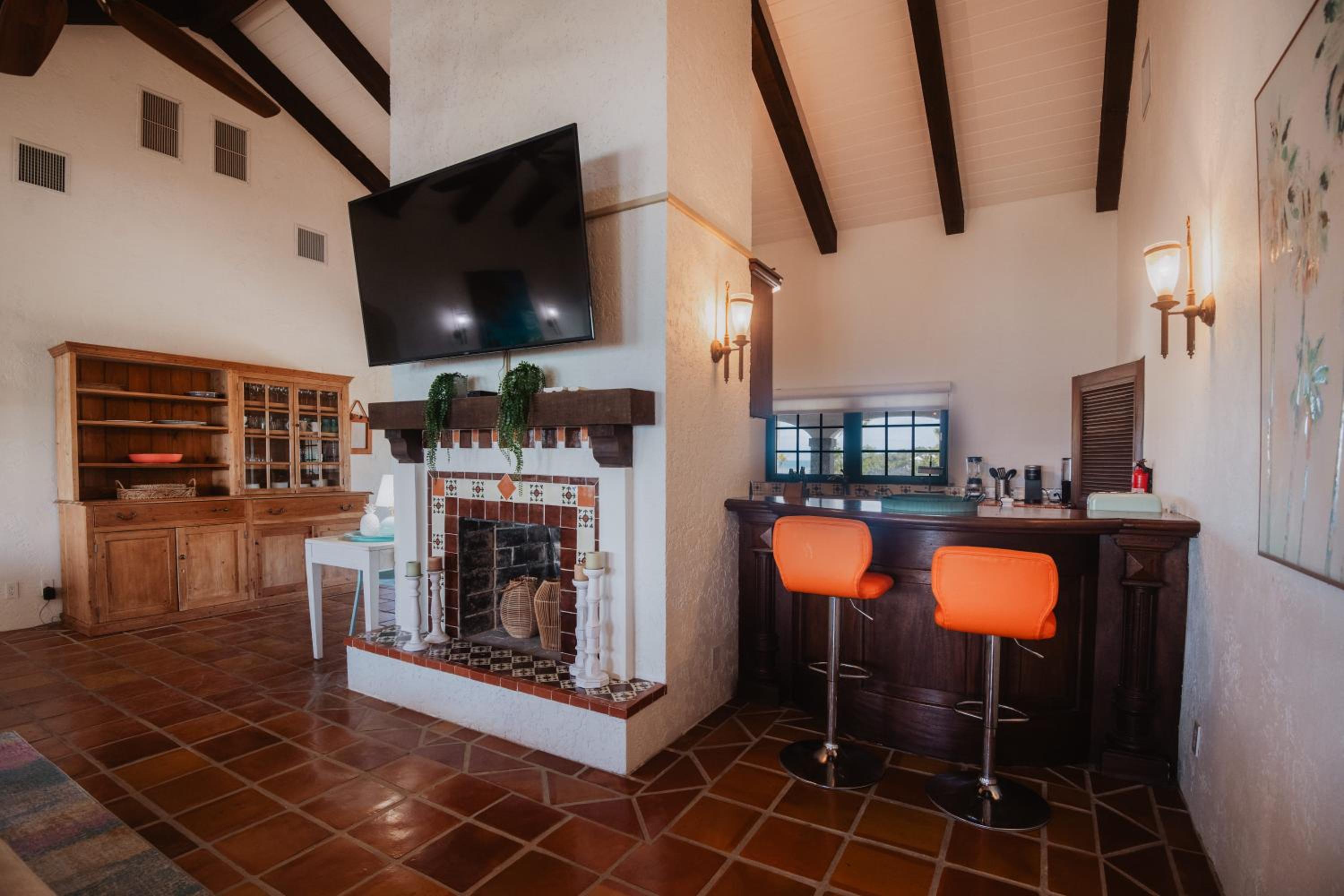 Harbour Beach Villa - large dock & great views!