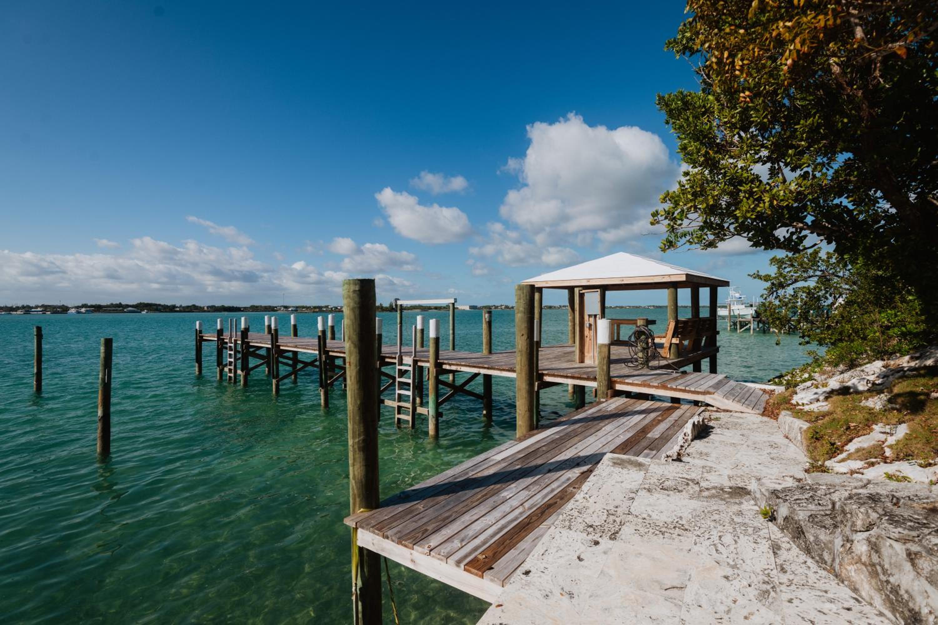 Harbour Beach Villa - large dock & great views!