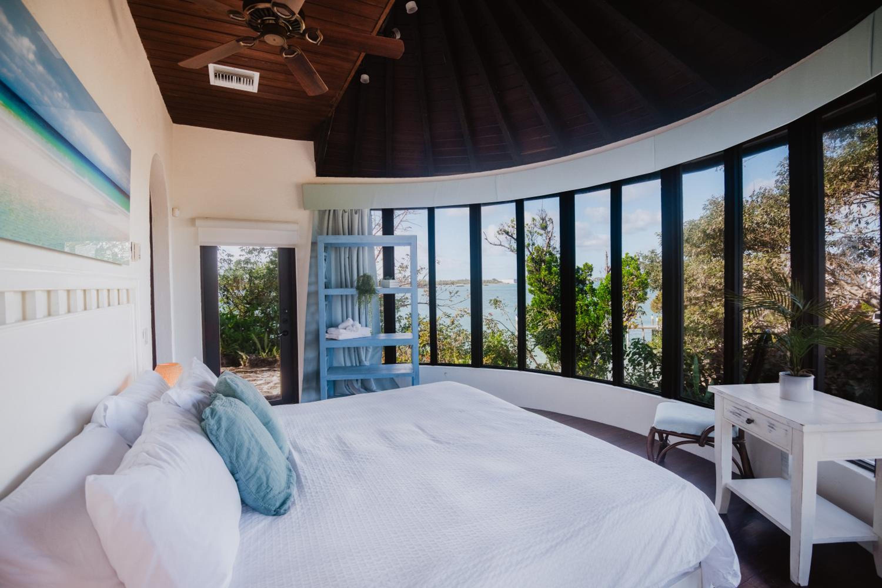 Harbour Beach Villa - large dock & great views!