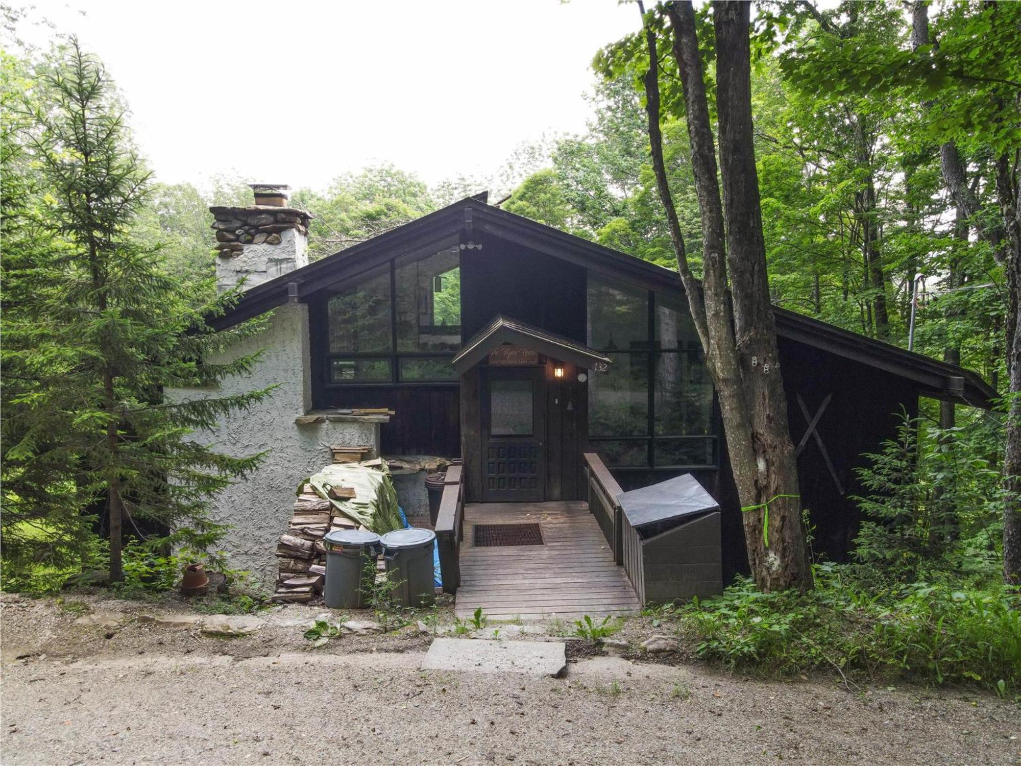 Perfect secluded 3 bedroom cozy getaway home Hawk Landing