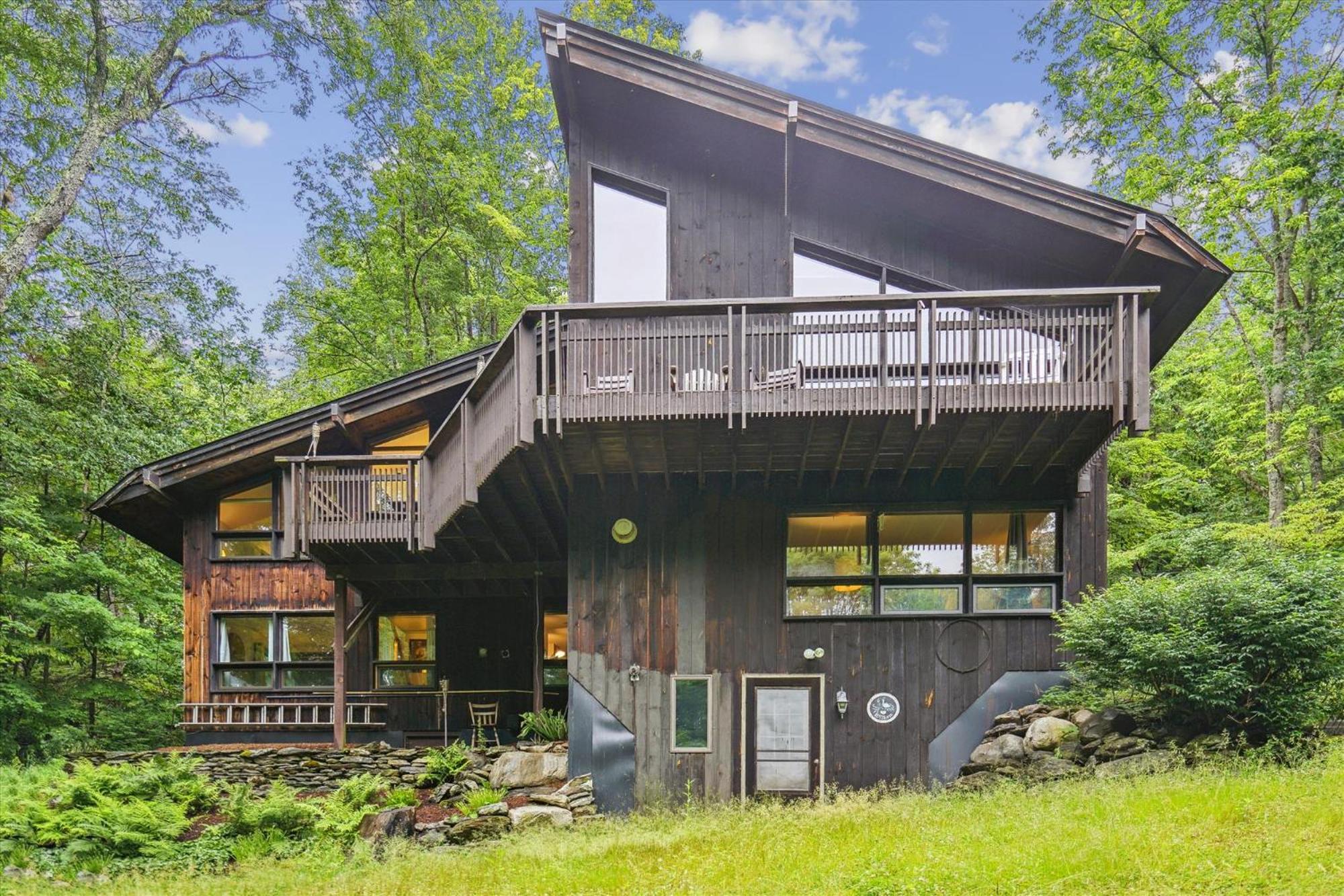 Perfect secluded 3 bedroom cozy getaway home Hawk Landing
