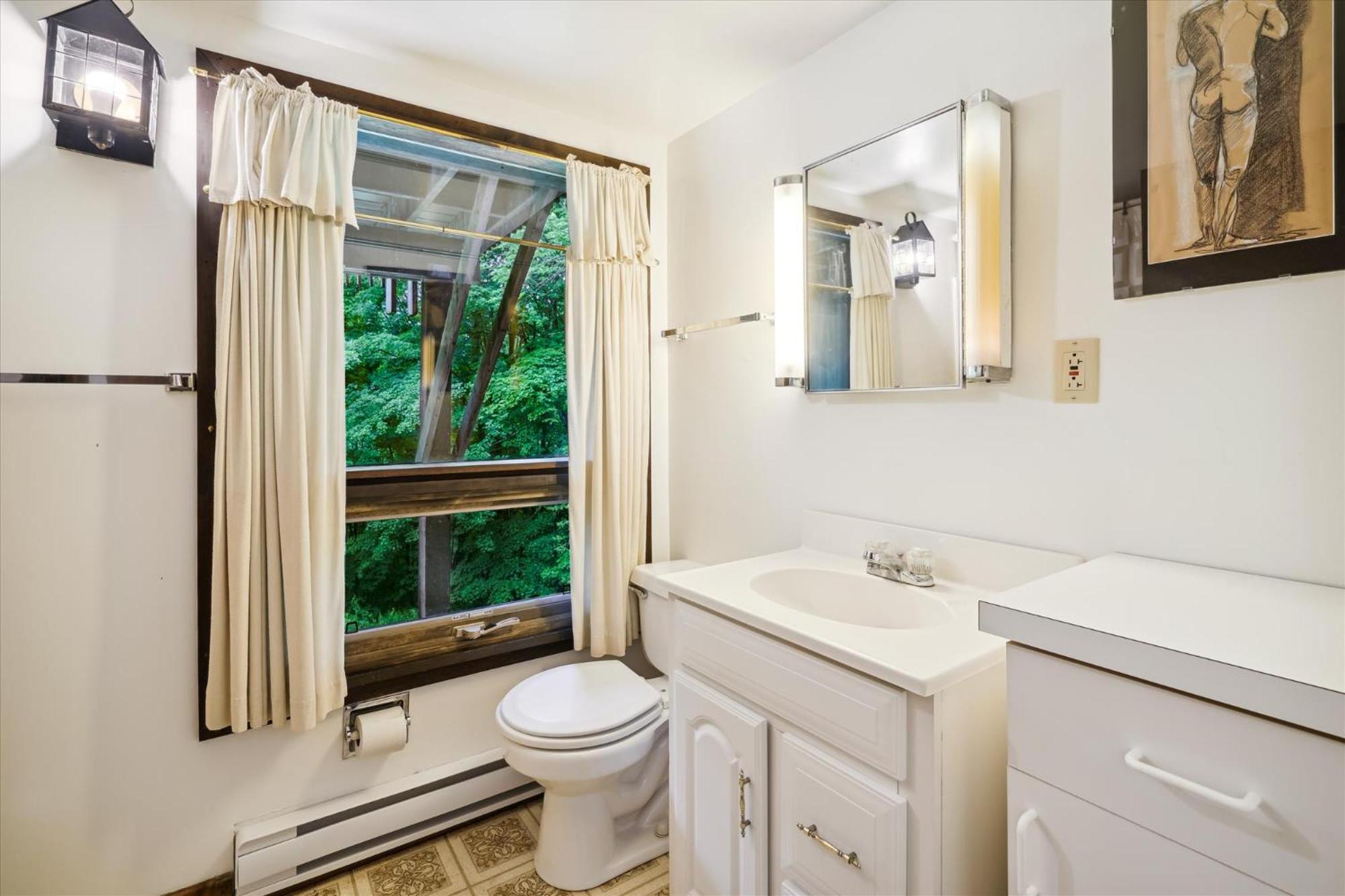 Perfect secluded 3 bedroom cozy getaway home Hawk Landing