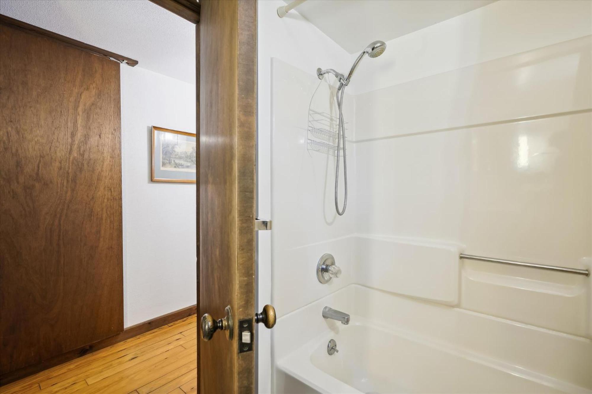 Perfect secluded 3 bedroom cozy getaway home Hawk Landing