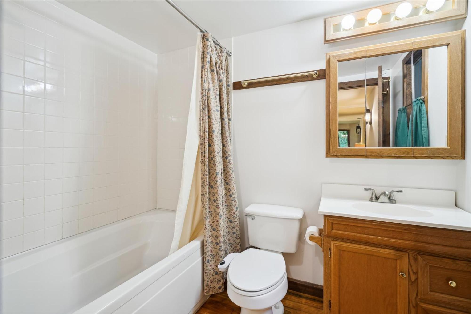 Perfect secluded 3 bedroom cozy getaway home Hawk Landing