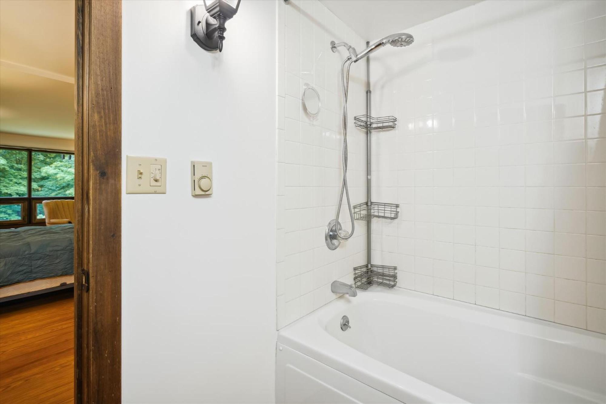Perfect secluded 3 bedroom cozy getaway home Hawk Landing