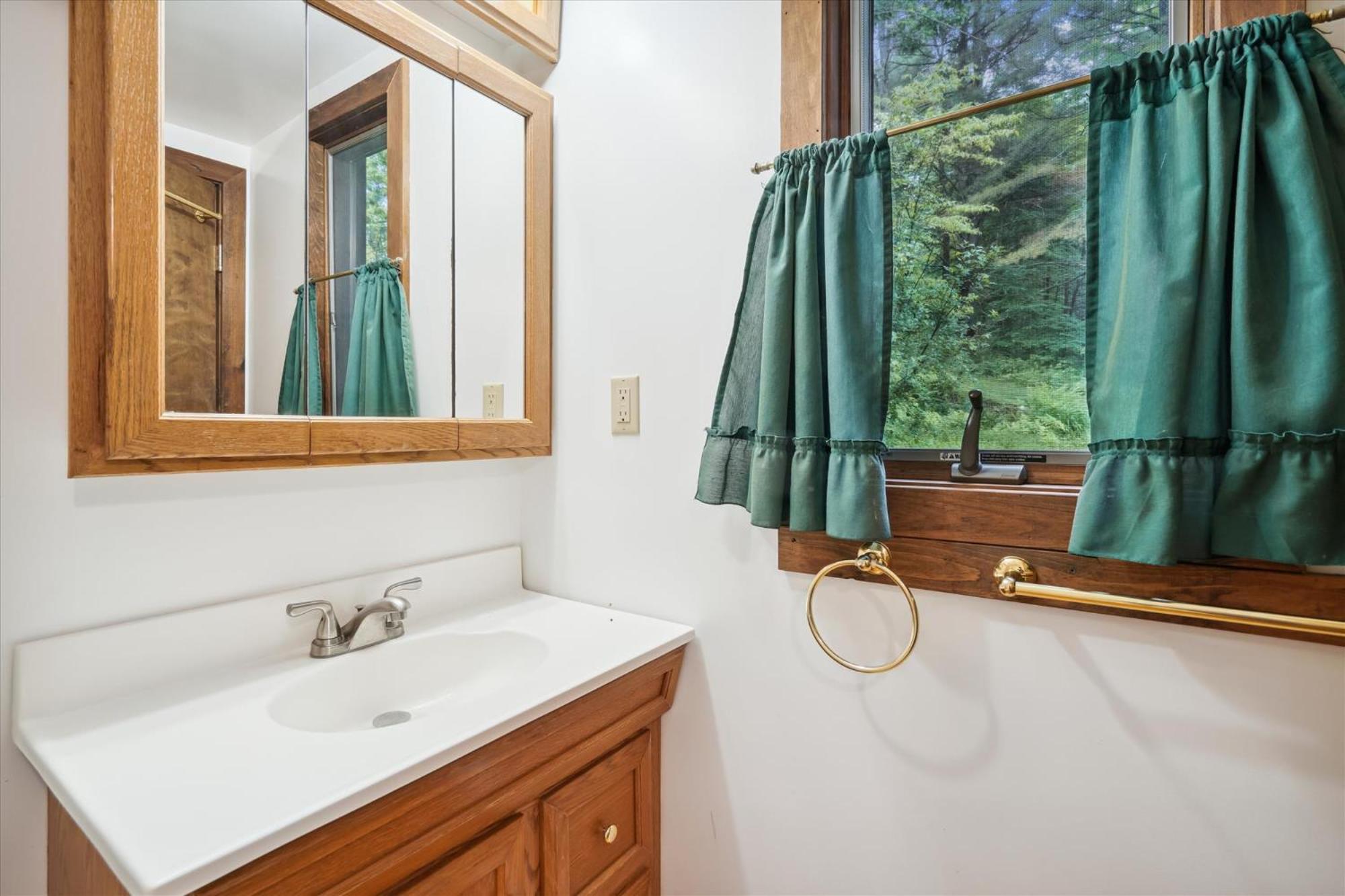 Perfect secluded 3 bedroom cozy getaway home Hawk Landing