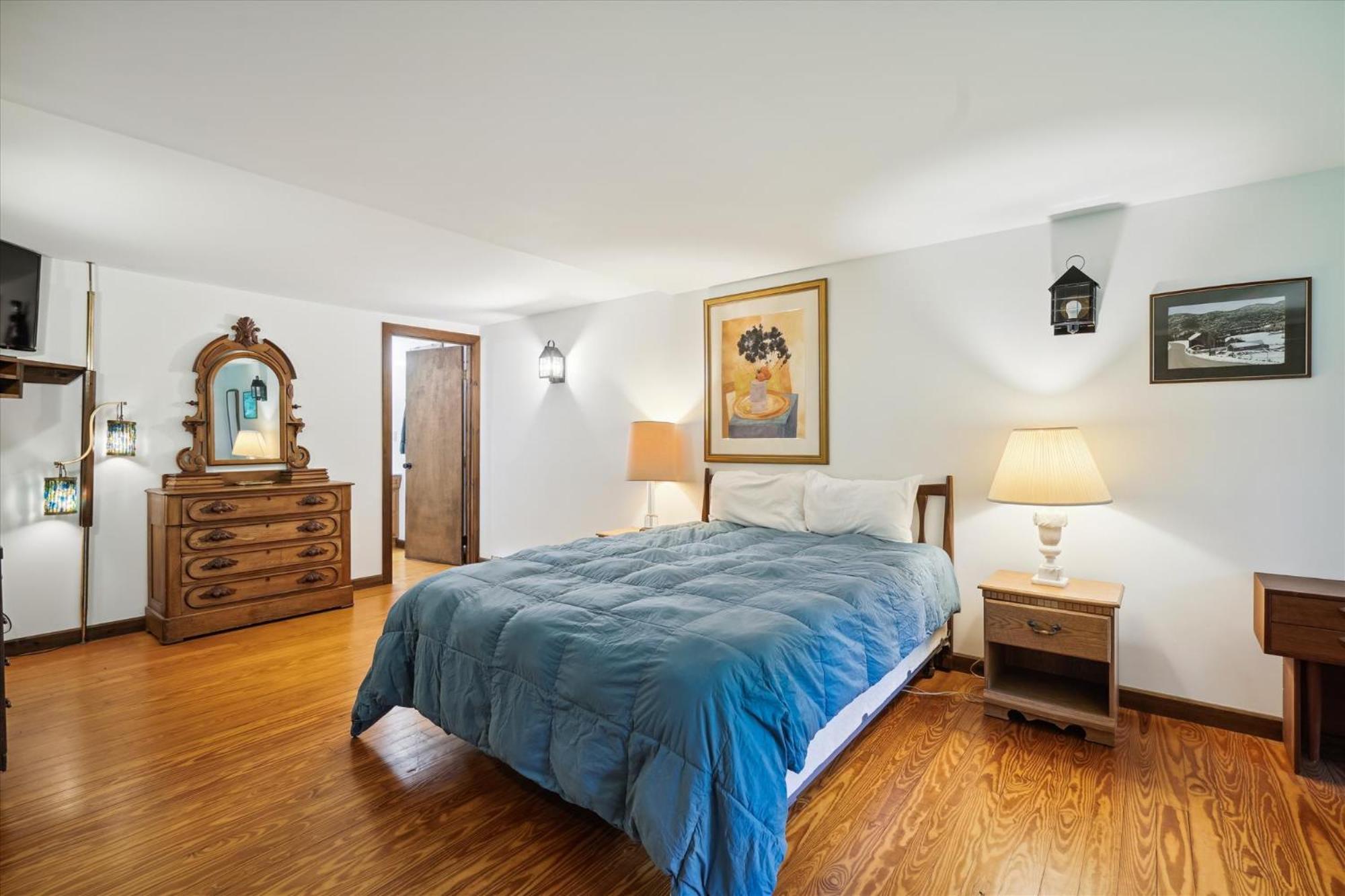 Perfect secluded 3 bedroom cozy getaway home Hawk Landing