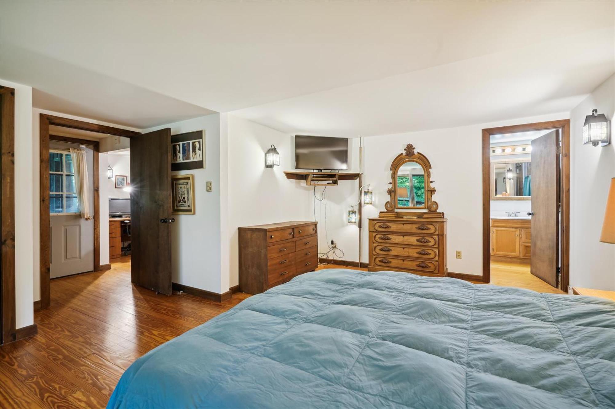 Perfect secluded 3 bedroom cozy getaway home Hawk Landing