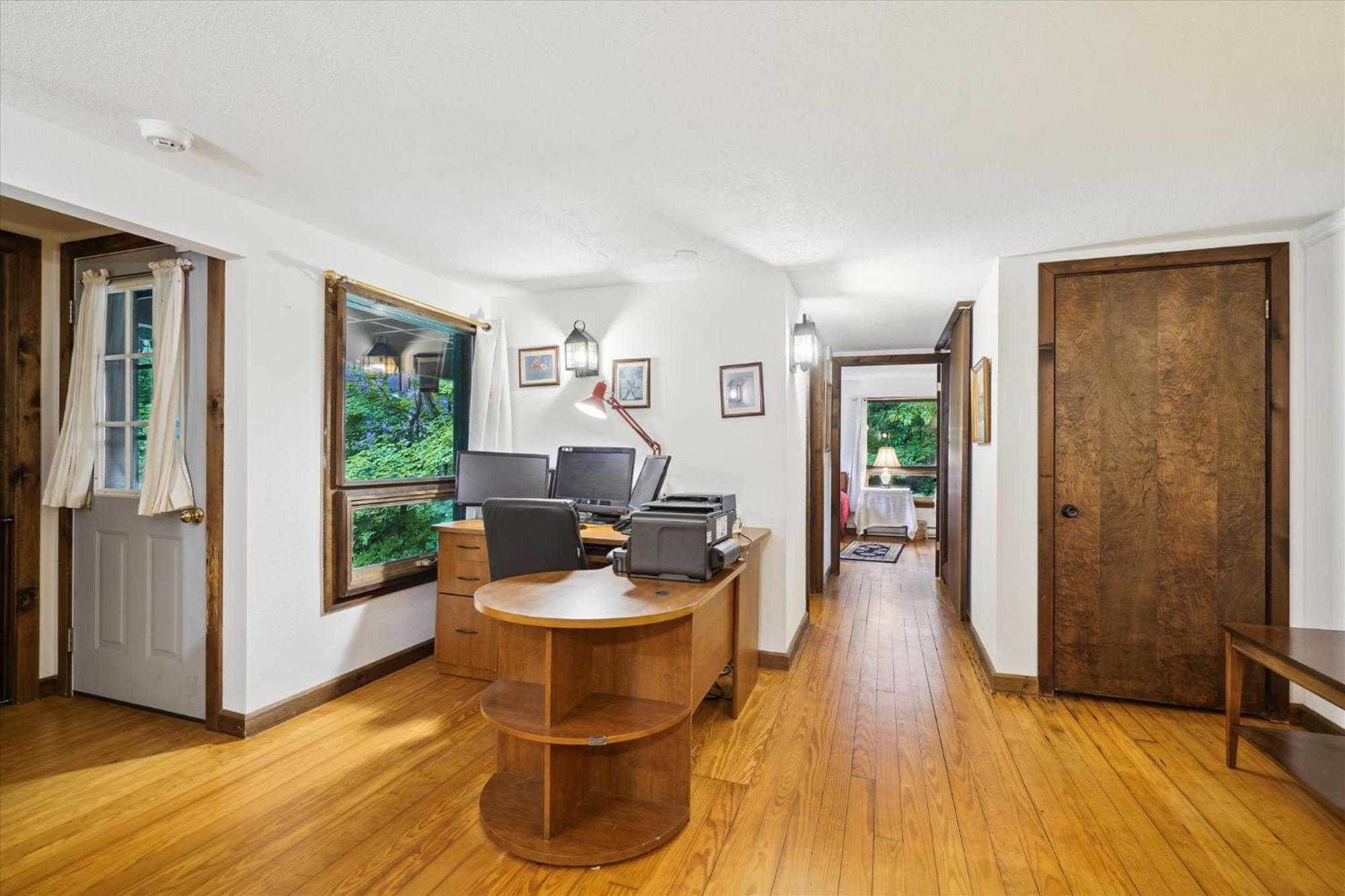 Perfect secluded 3 bedroom cozy getaway home Hawk Landing