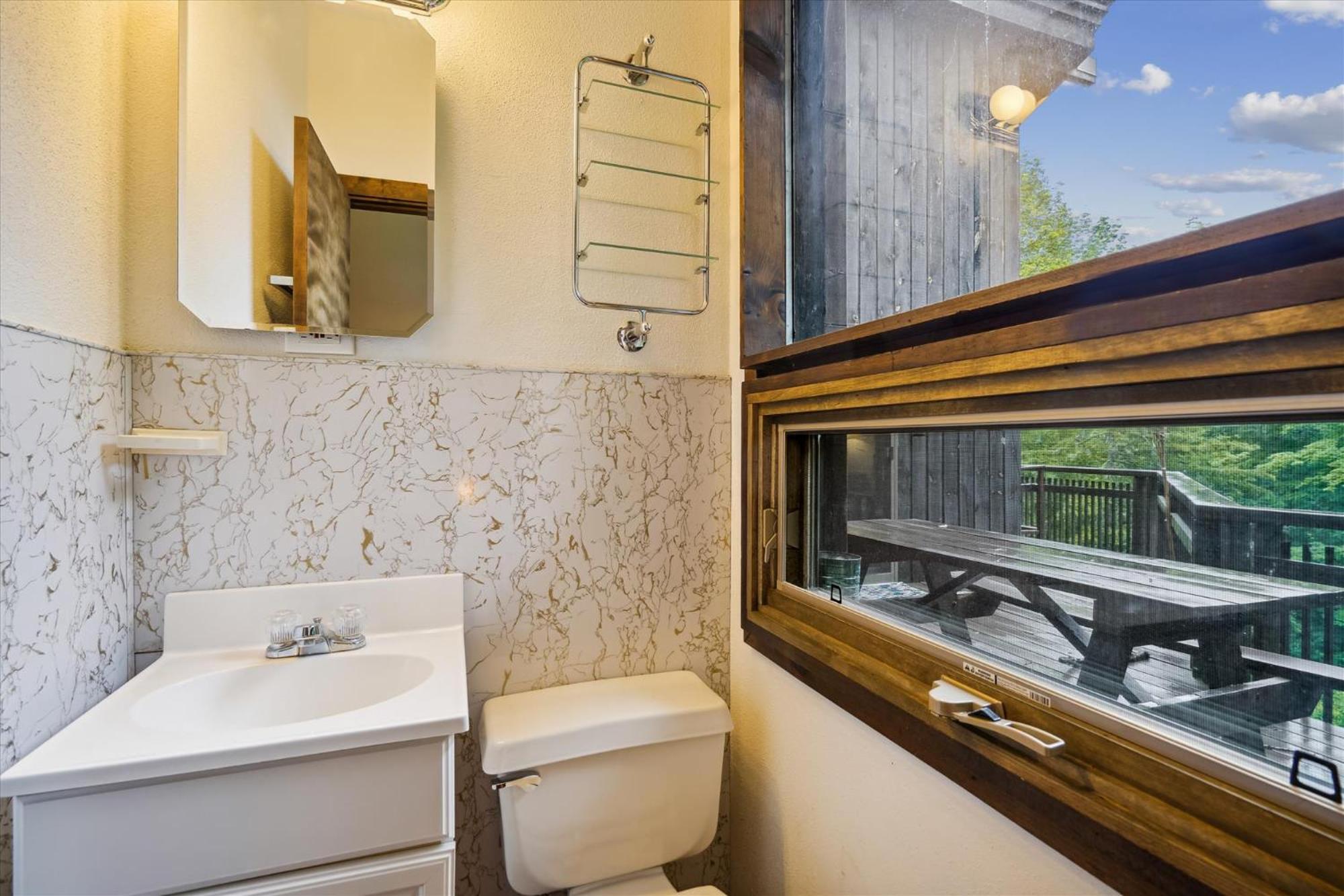 Perfect secluded 3 bedroom cozy getaway home Hawk Landing