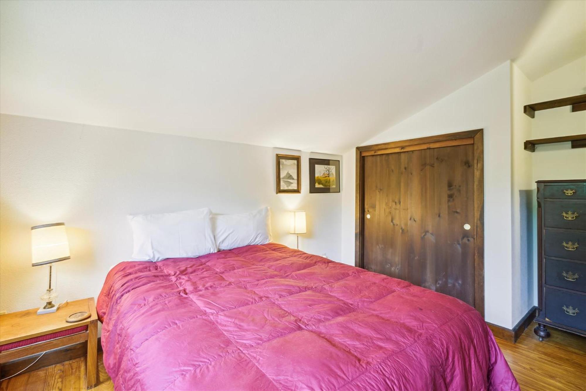 Perfect secluded 3 bedroom cozy getaway home Hawk Landing