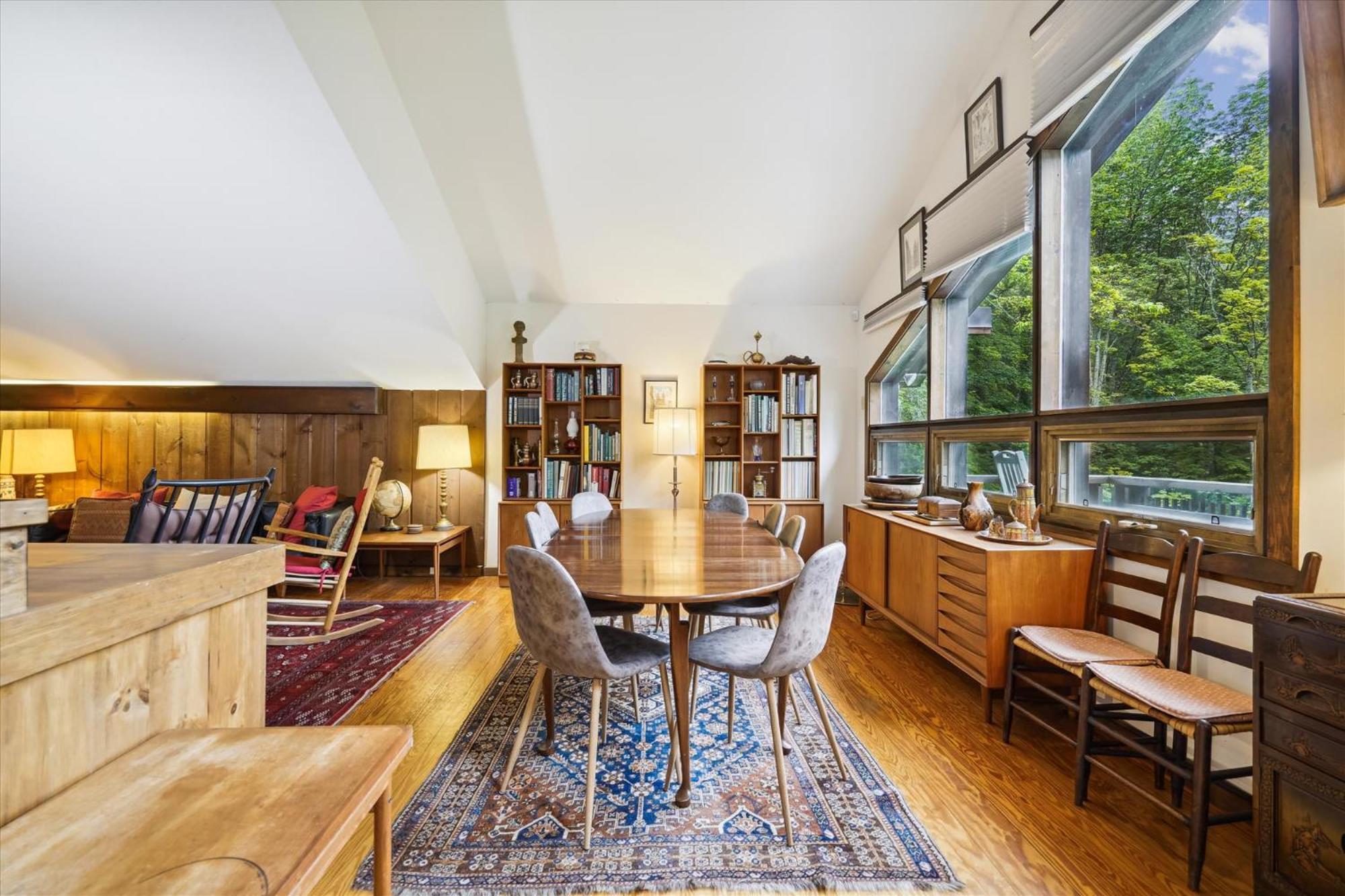 Perfect secluded 3 bedroom cozy getaway home Hawk Landing
