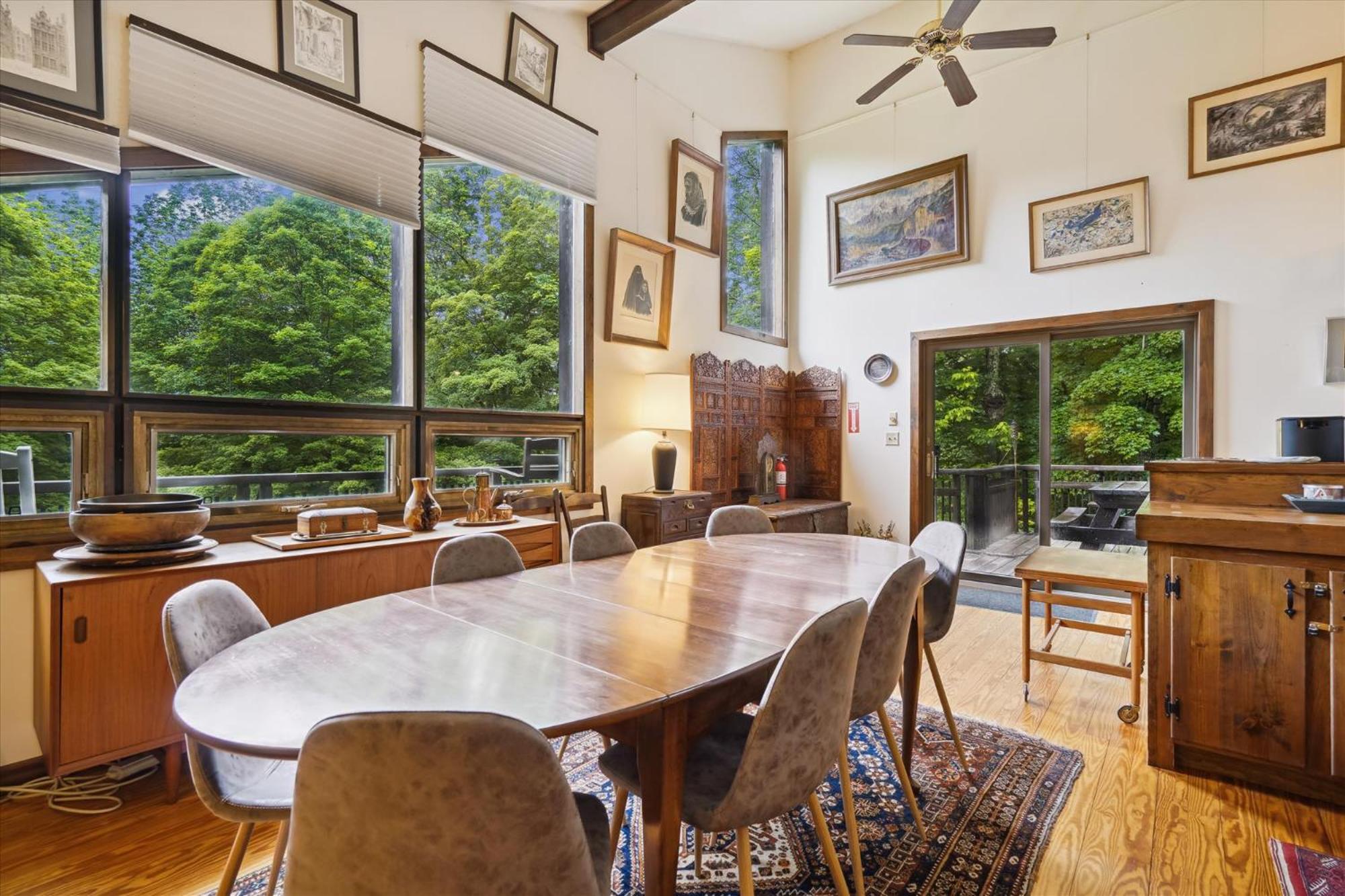 Perfect secluded 3 bedroom cozy getaway home Hawk Landing