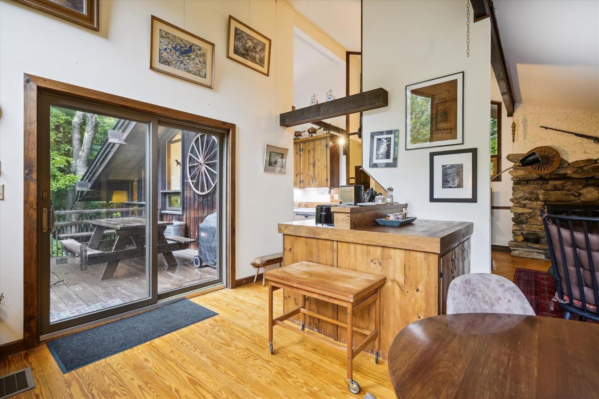 Perfect secluded 3 bedroom cozy getaway home Hawk Landing