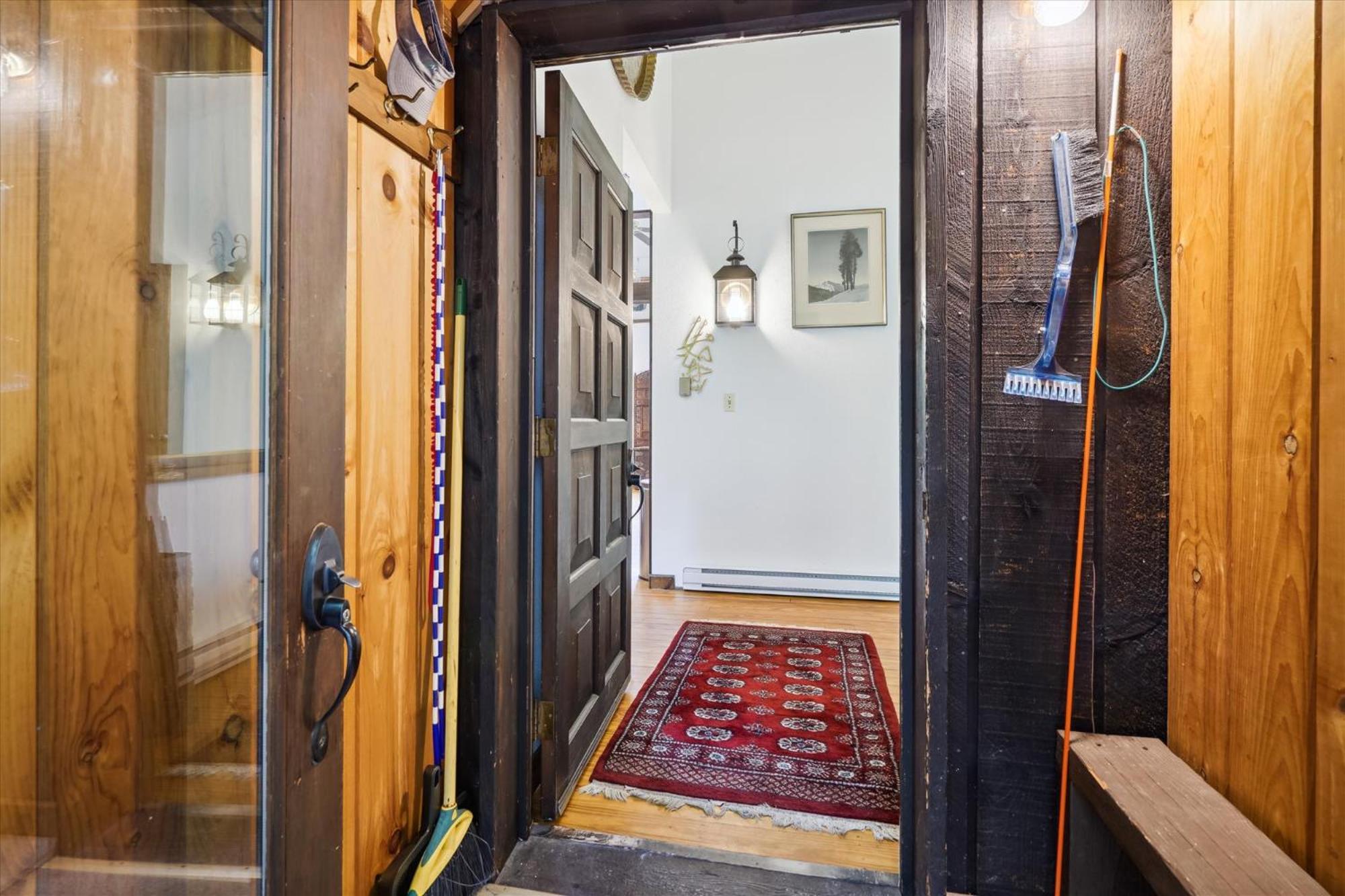 Perfect secluded 3 bedroom cozy getaway home Hawk Landing