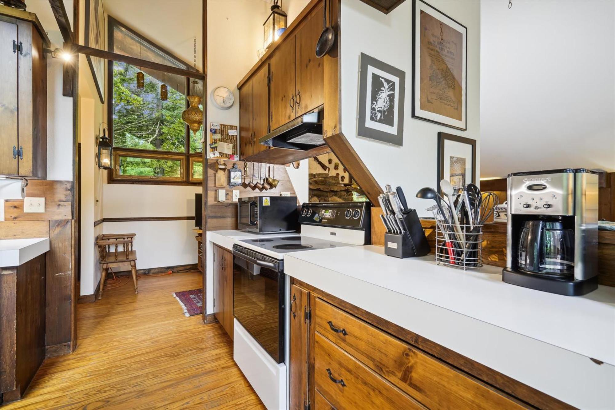 Perfect secluded 3 bedroom cozy getaway home Hawk Landing