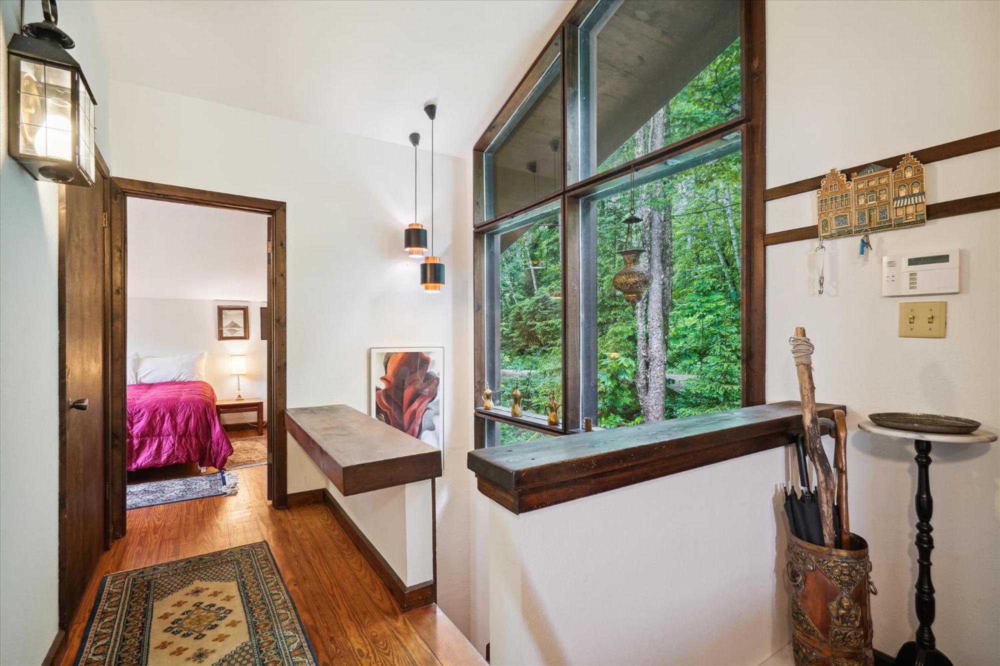 Perfect secluded 3 bedroom cozy getaway home Hawk Landing