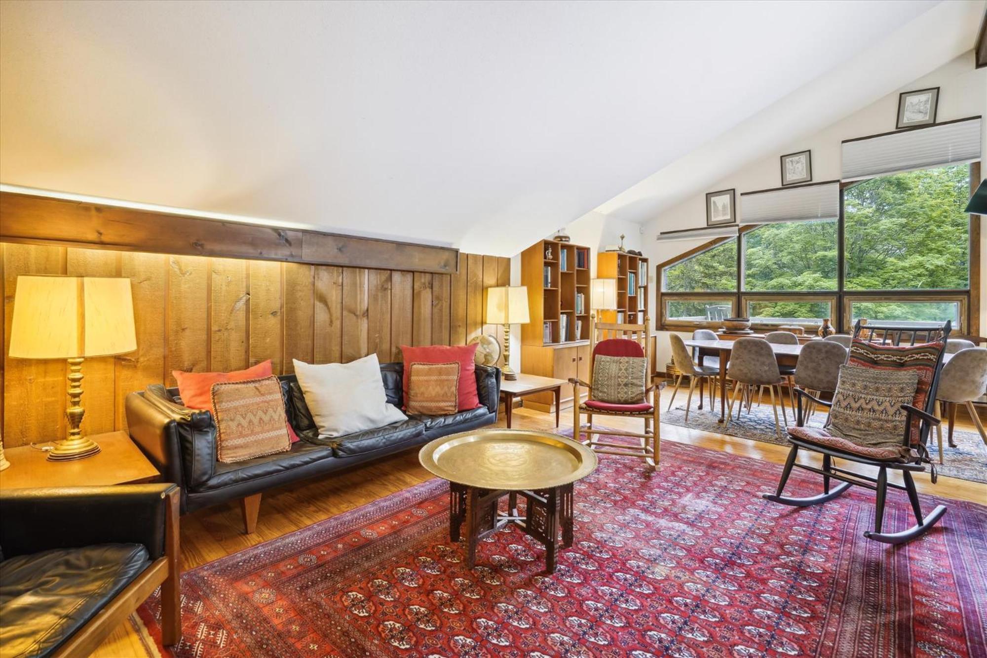 Perfect secluded 3 bedroom cozy getaway home Hawk Landing
