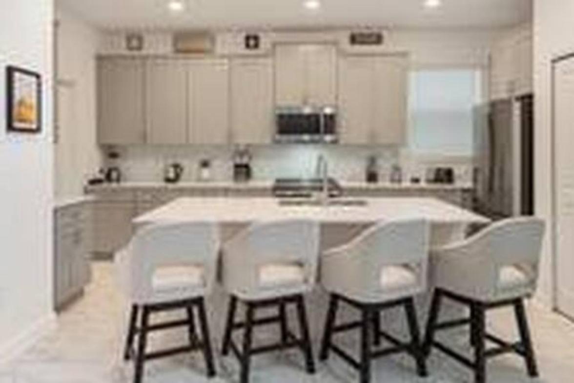 Themed home 5BR wPool-Storey Lake 4363RS