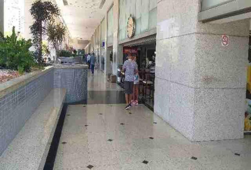 Quarto e Sala para 4 ao lado do Salvador Shopping