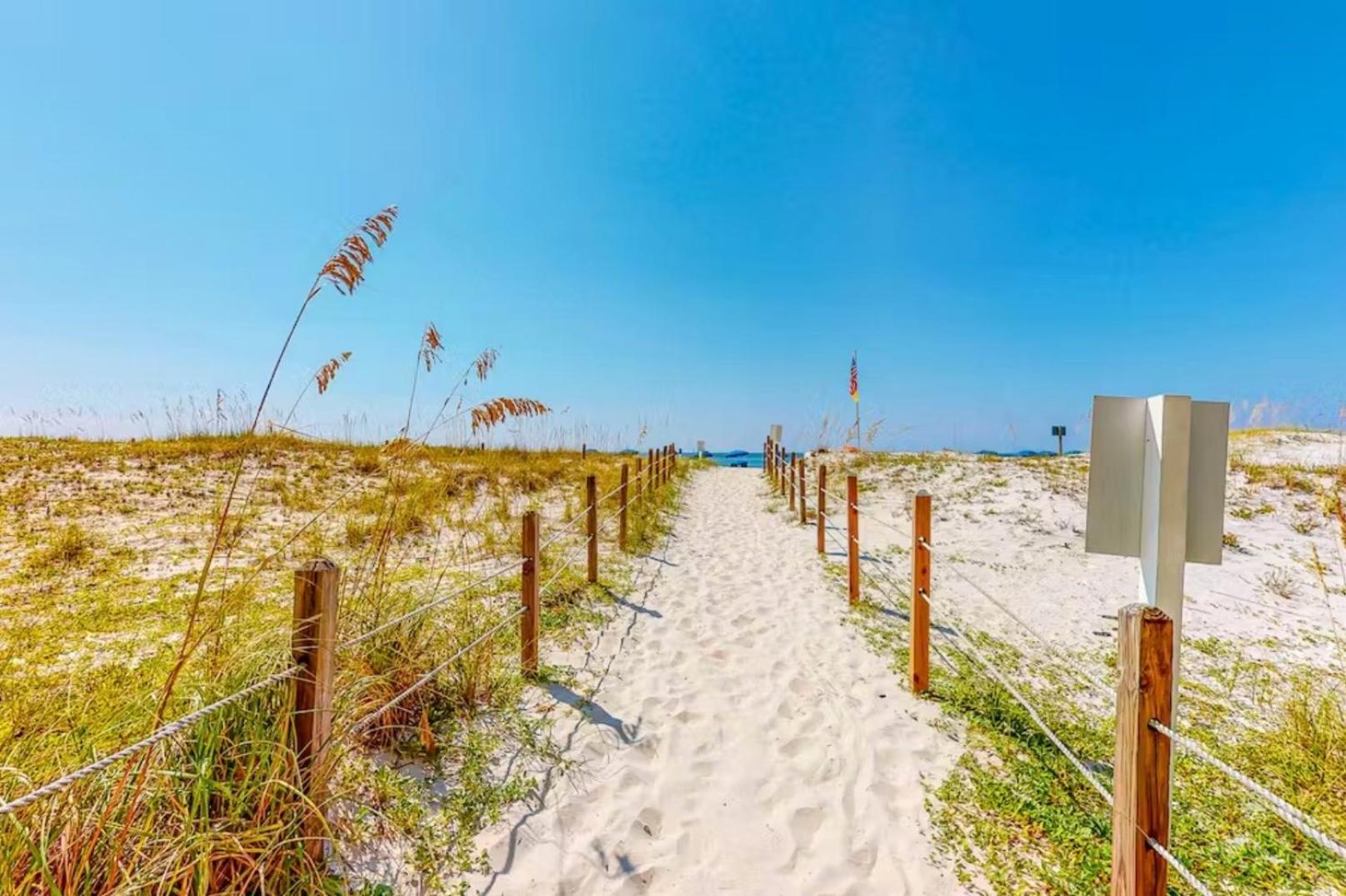 Castaways 8A by Vacation Homes Collection view 2