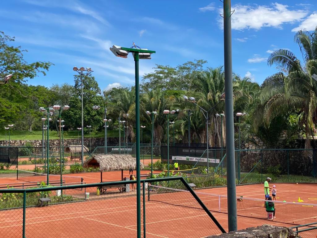 MultiVilla Mesa de yeguas country club golf Anapoima