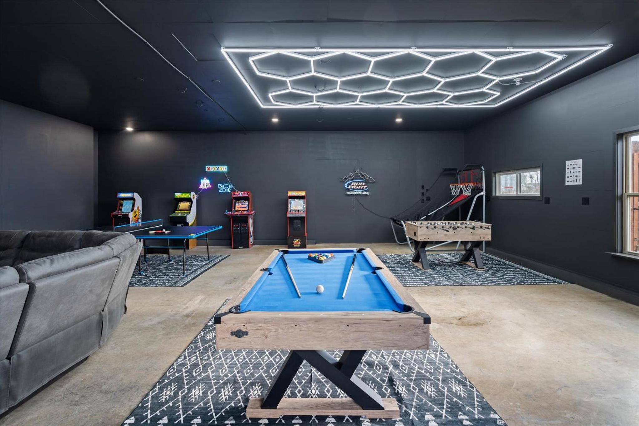 River's Edge Riverfront with Hot Tub Sauna & Game Room view 2