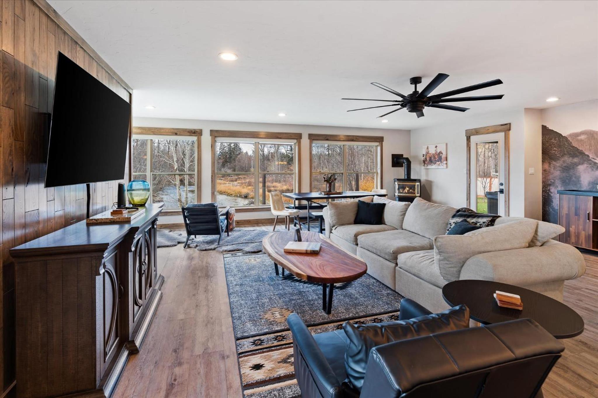 River's Edge Riverfront with Hot Tub Sauna & Game Room view 3