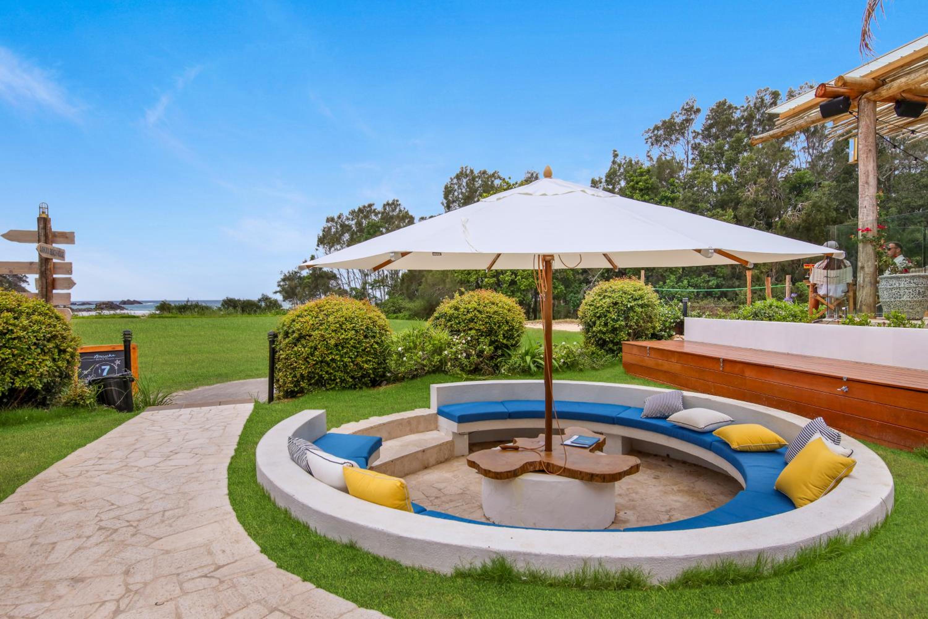 Elvis Romance At The Beach - LUXURY RESORT STAY