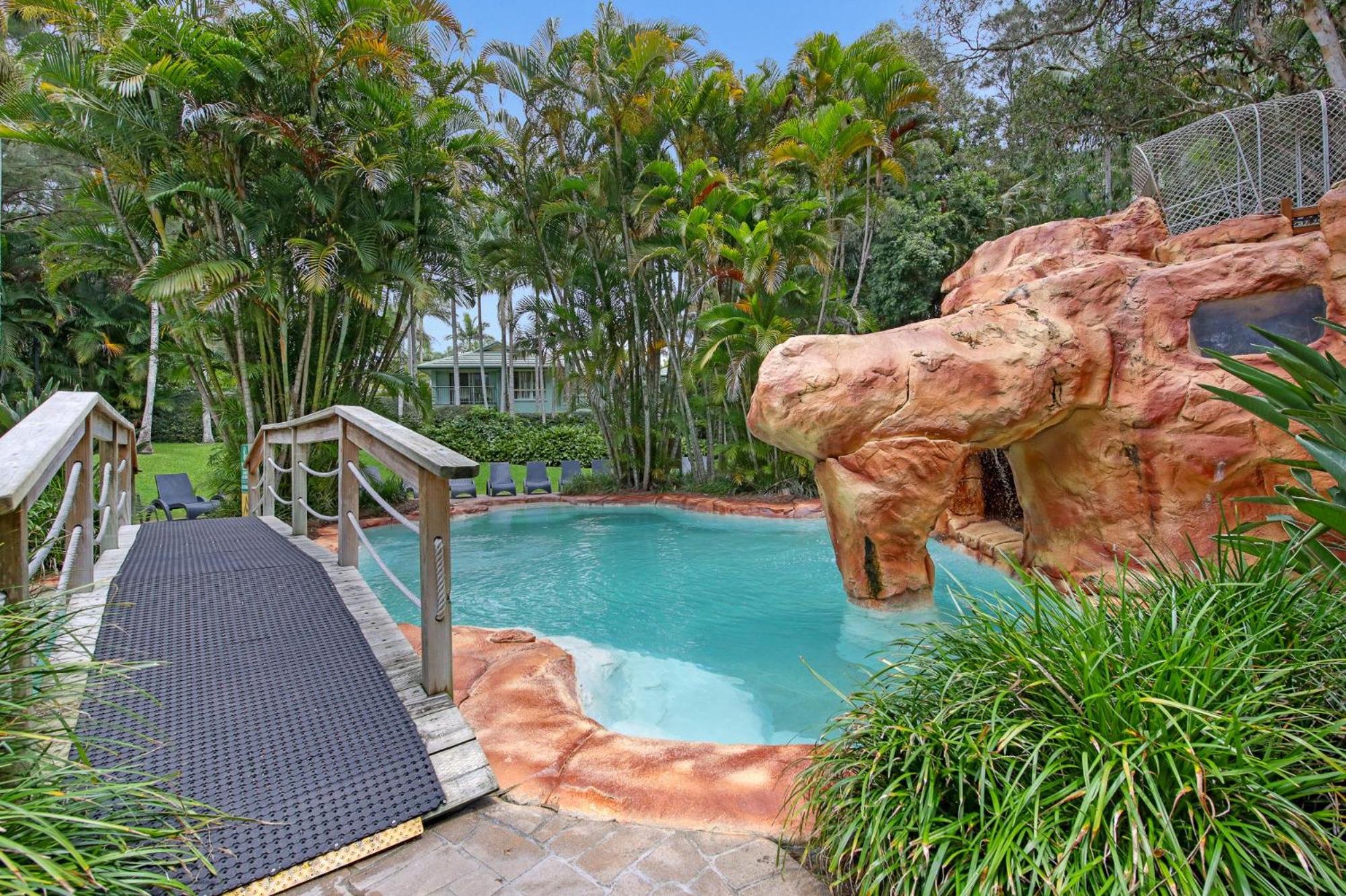 Elvis Romance At The Beach - LUXURY RESORT STAY