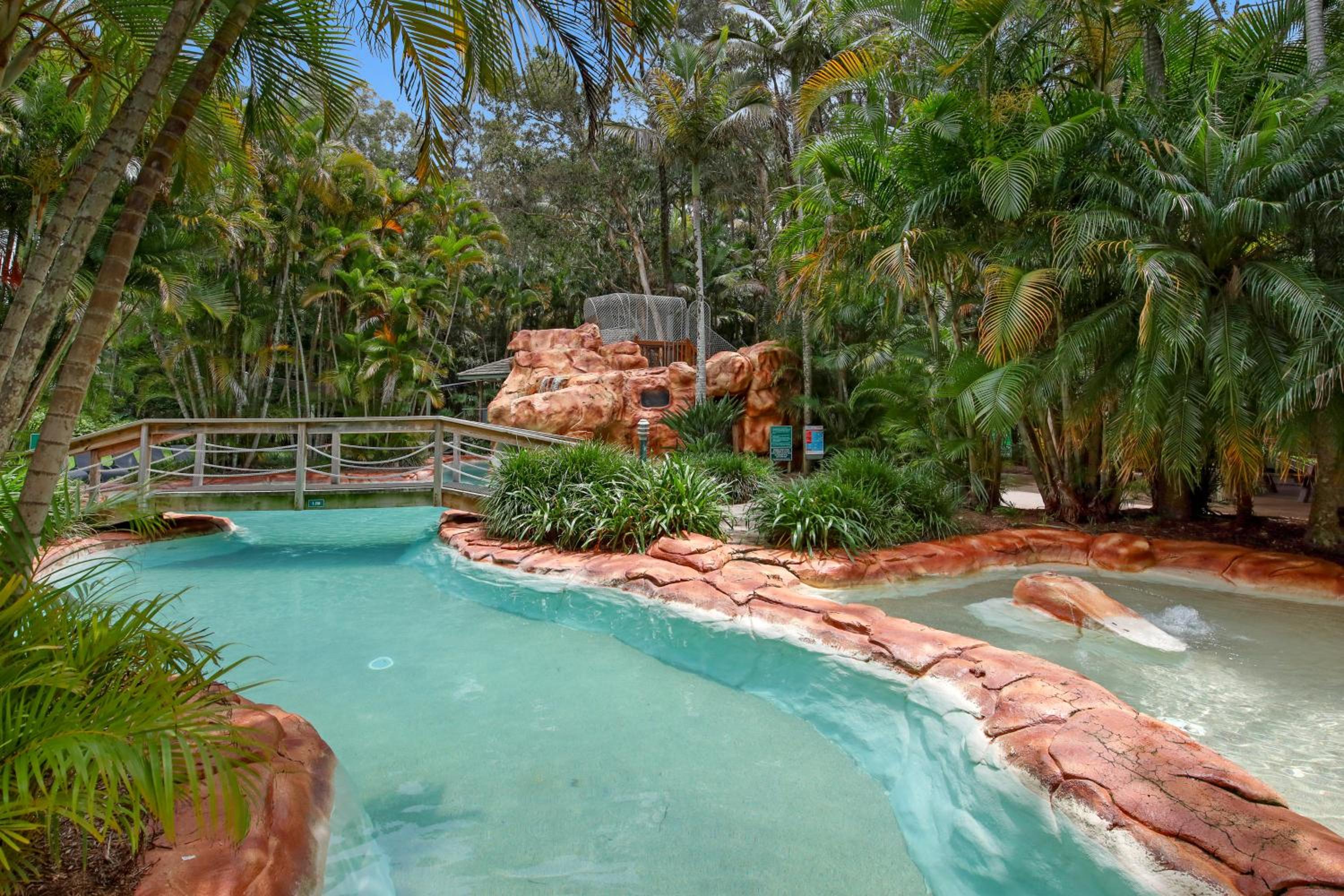 Elvis Romance At The Beach - LUXURY RESORT STAY