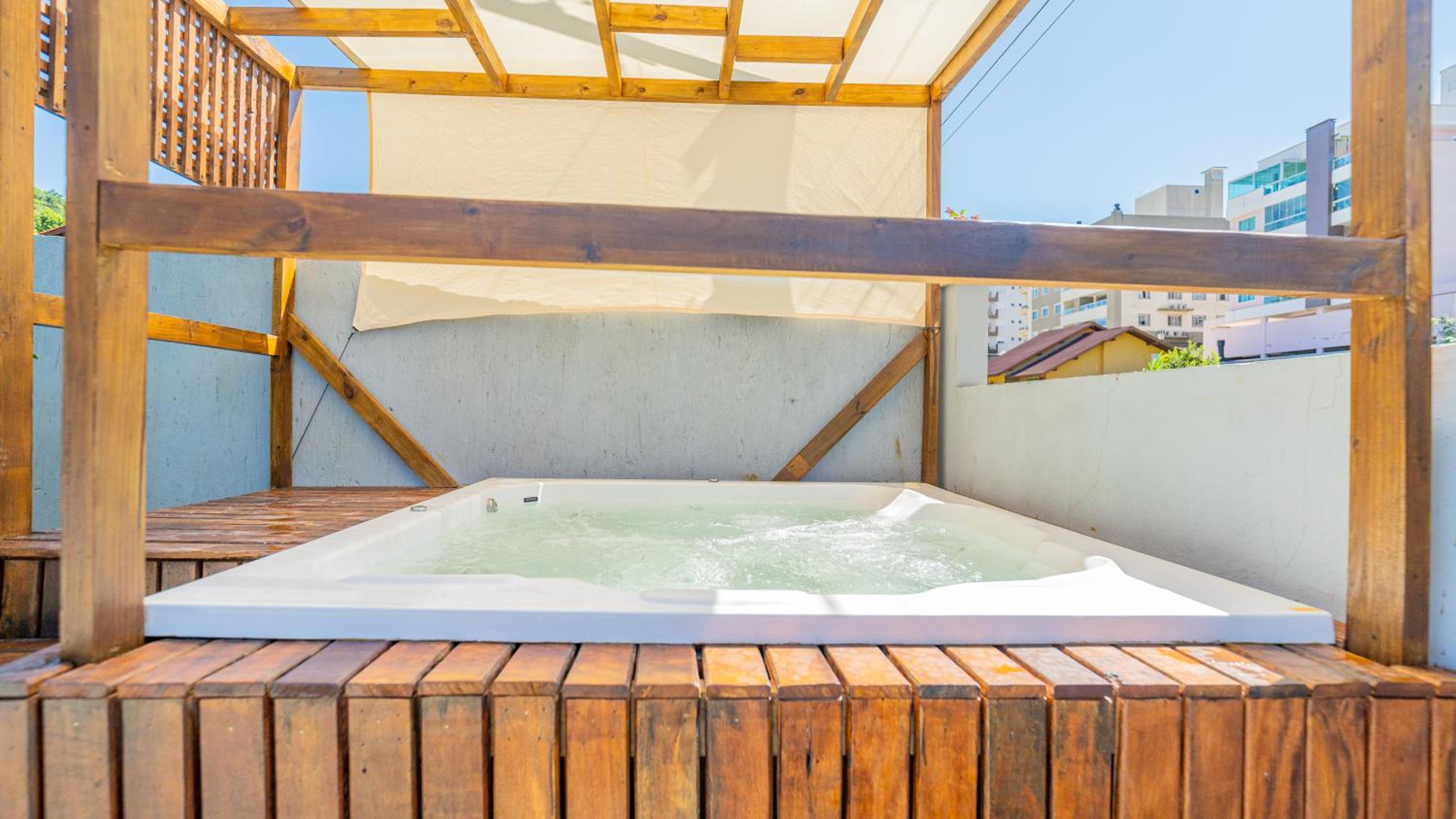 Residencial com Piscina e Jacuzzi com vista para a Natureza