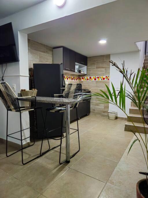 Denier House Guabinal 203