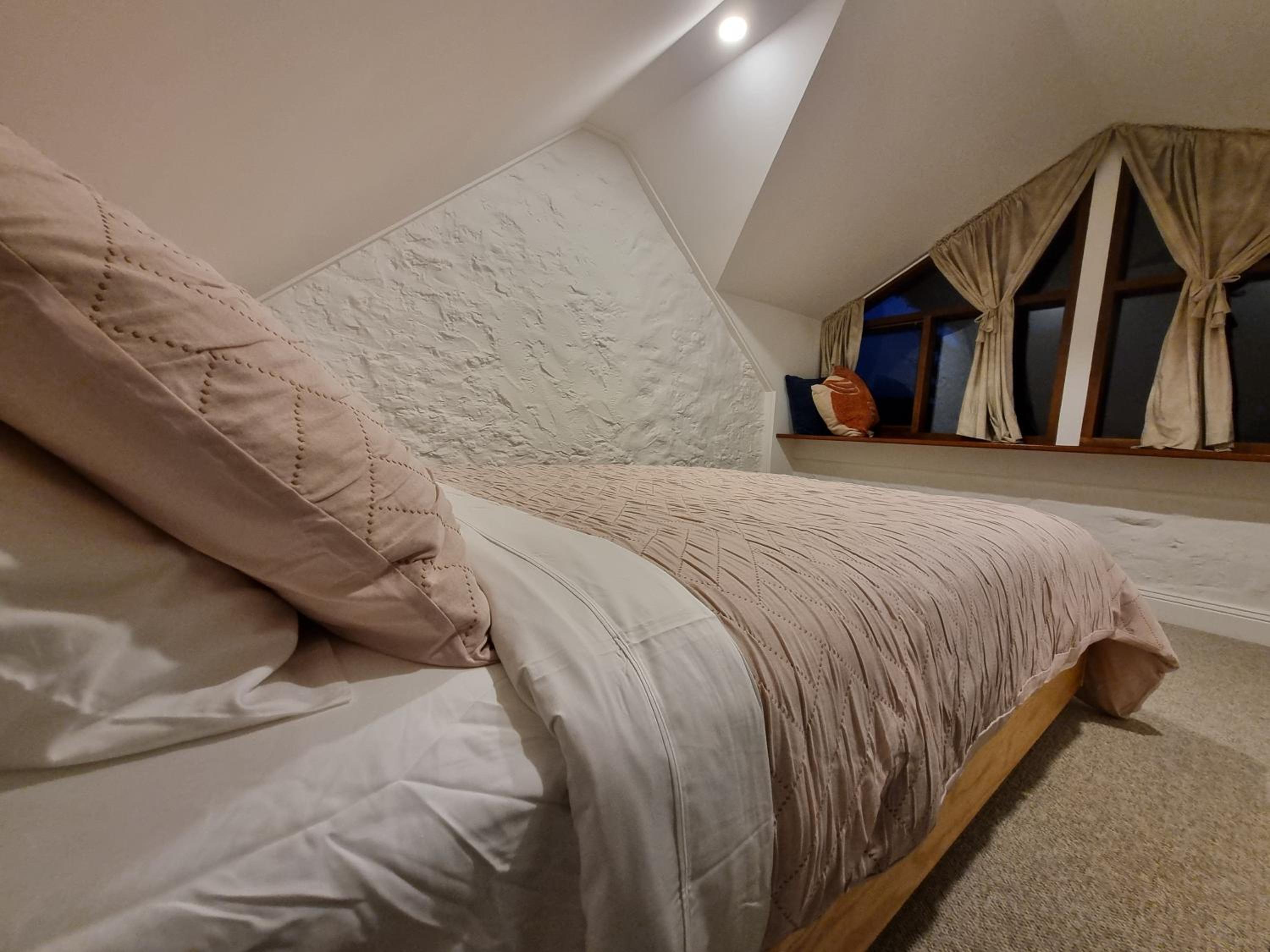 1860 Heritage Beachside Studio