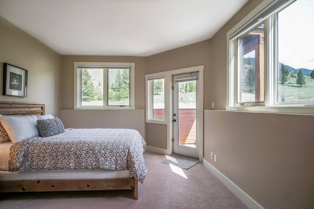 Stylish and comfy 2BR condo near Hot Springs