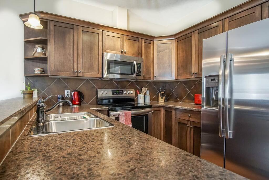 Stylish and comfy 2BR condo near Hot Springs