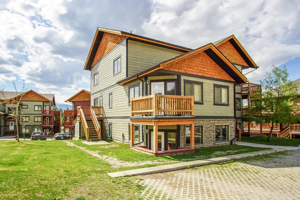 Stylish and comfy 2BR condo near Hot Springs