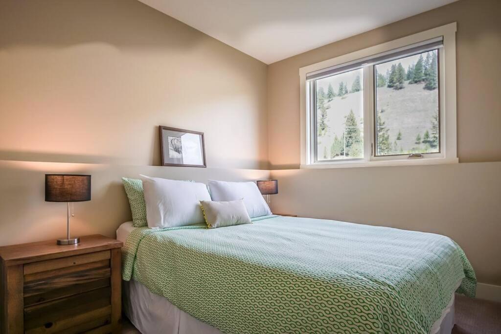 Stylish and comfy 2BR condo near Hot Springs