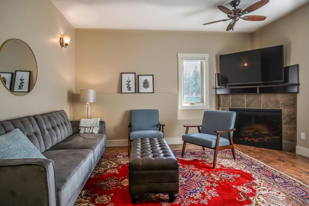 Stylish and comfy 2BR condo near Hot Springs