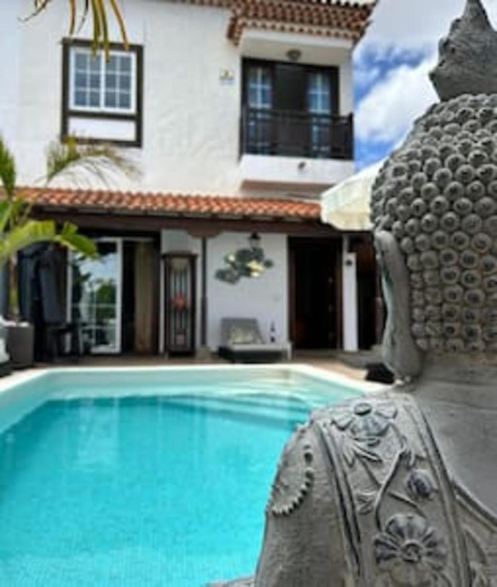 Maravilloso chalet con piscina.