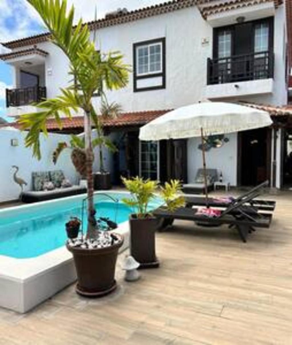 Maravilloso chalet con piscina.