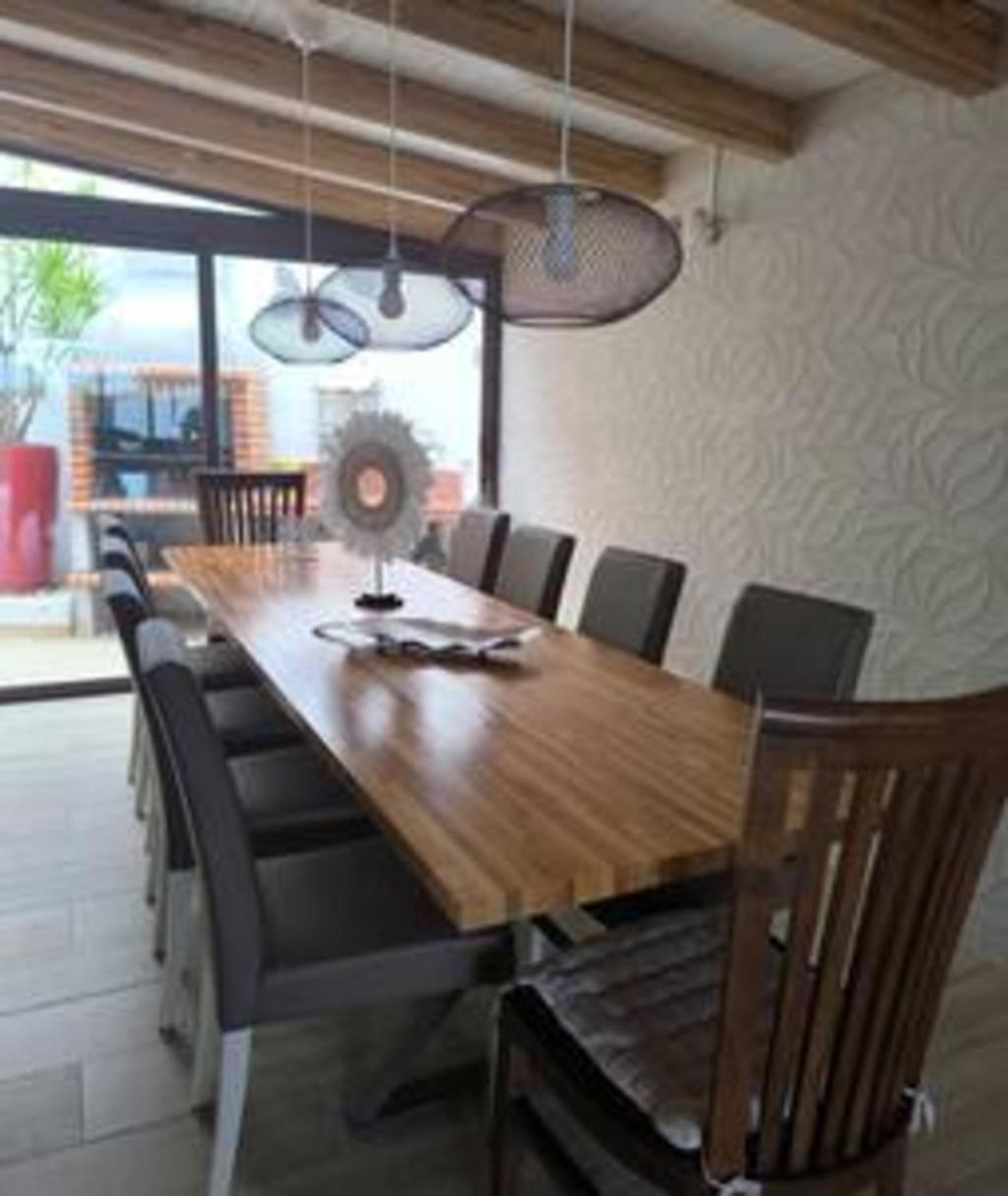 Maravilloso chalet con piscina.